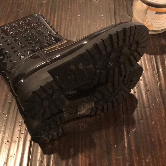 DIRTY LAUNDRY very stylish rain boots! - Picture 5 of 6